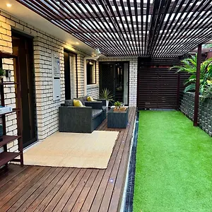 Private Gem In Pacific Pines Pensión