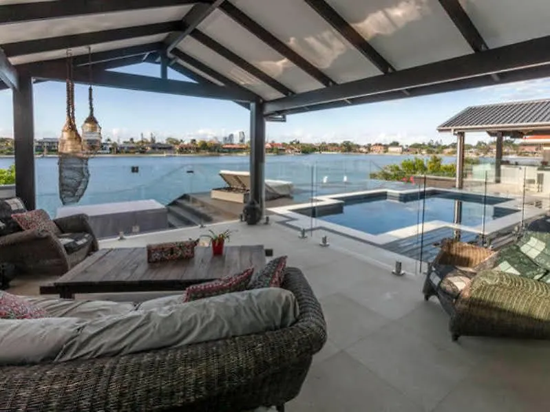 Rumrunner Resort Gold Coast